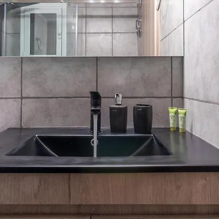Apartment Luxury Overlooking The Citadel Of Tsakas Athens